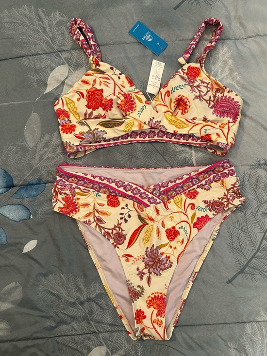 Cupshe Other - NWTS Cupshe Cream Floral Bikini Set with Pink and Red Accents Sz L